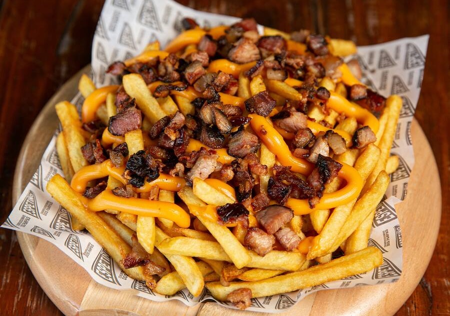 Batata Frita com Cheddar e Bacon